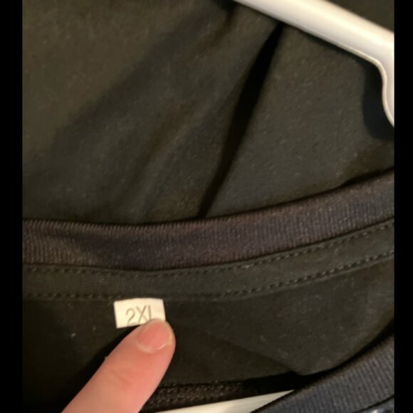 ❤️3/$12 Holiday T-shirt size 2X - Picture 3 of 3